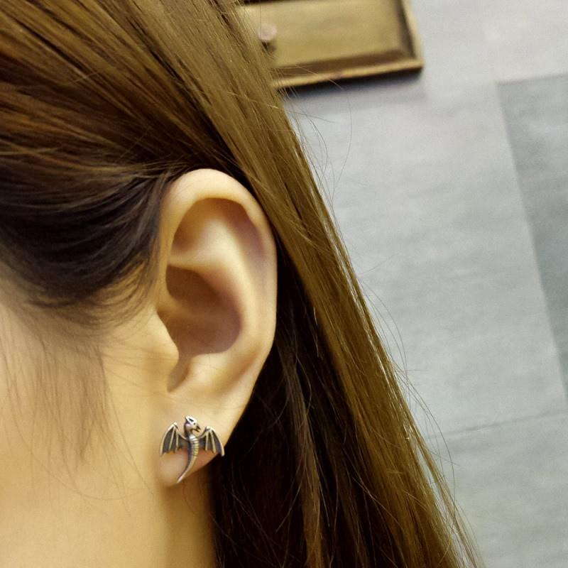 Creative Women Fly Dragon Cartilage Earrings Wrap Clip Left Ear Cuff Piercing Jewelry