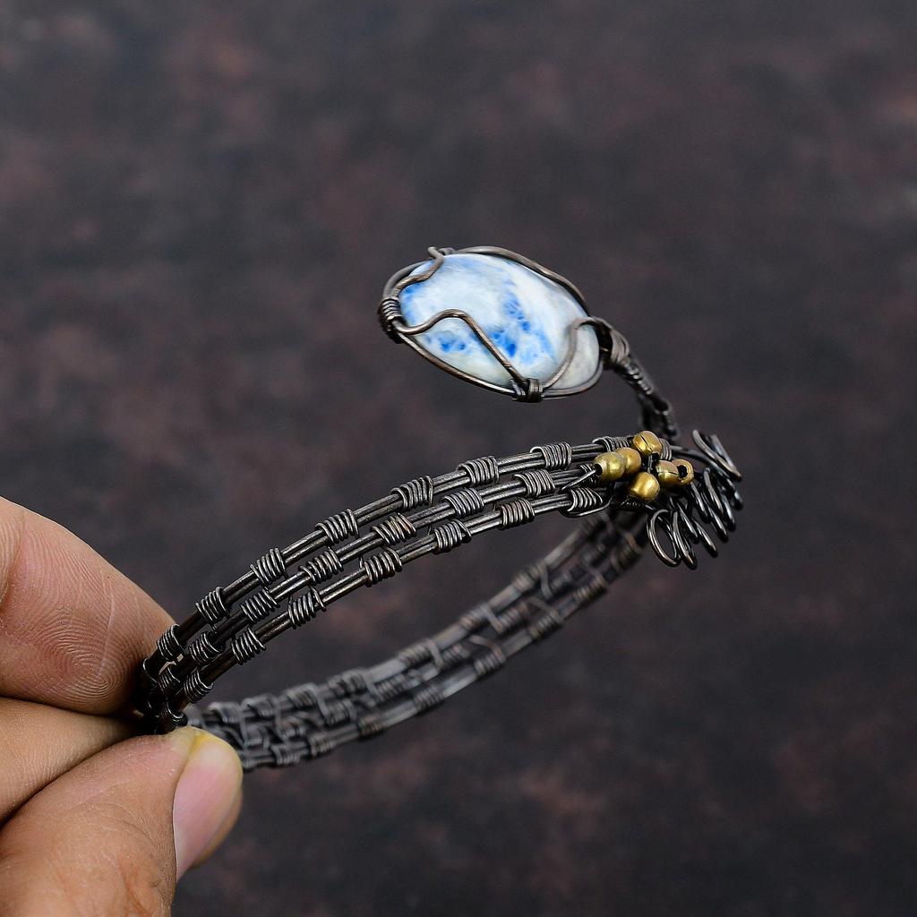 Синий шеелит браслет манжета с обмоткой из медной проволоки Драгоценный камень браслет Медная проволока обмотка Ювелирные изделия Ручная работа Регулируемый браслет Подарок для жены