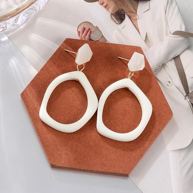 Женские серьги Акриловые серьги-подвески для женщин Геометрические серьги-кольца Большие висячие белые серьги Модные украшения