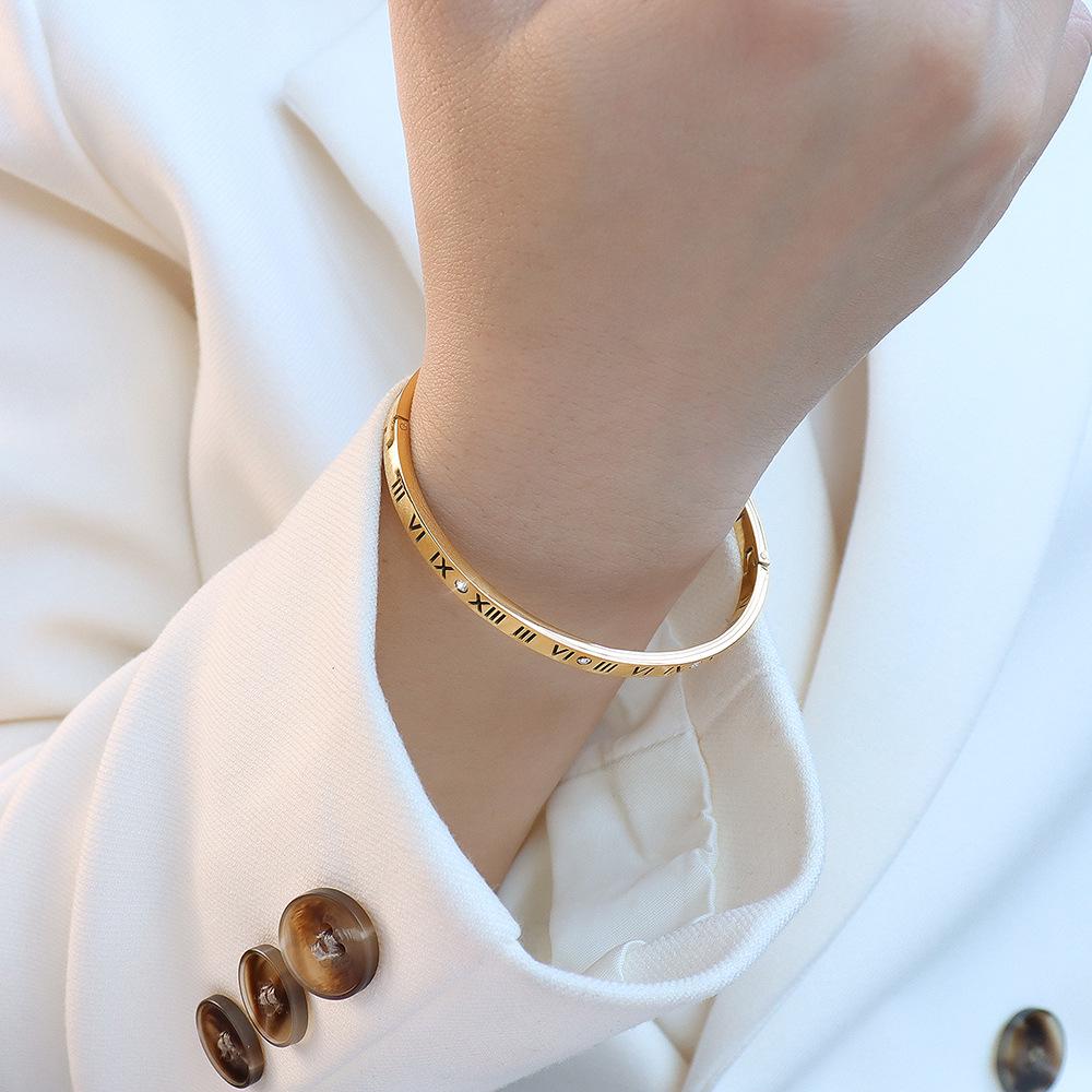 Позолоченный браслет-бэнгл с римскими цифрами и бриллиантами из титановой стали для пар – Женские украшения Z043