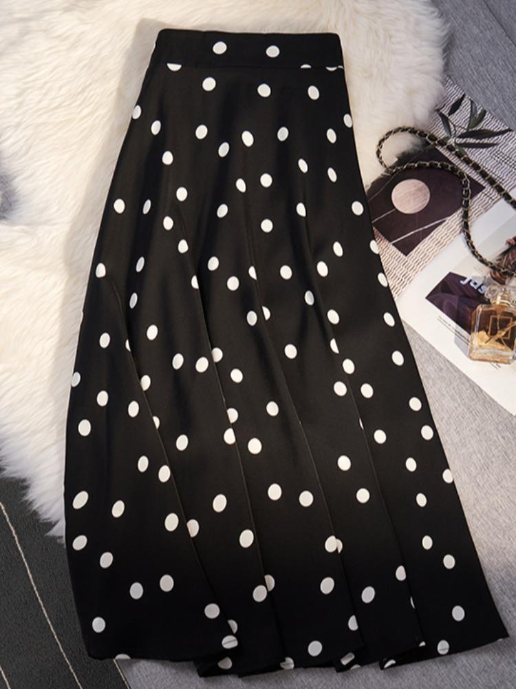 Эластичная юбка в горошек с высокой талией для миниатюрных женщин - Облегающий крой, средней длины, визуально вытягивает силуэт и стройнит, для весны и осени.