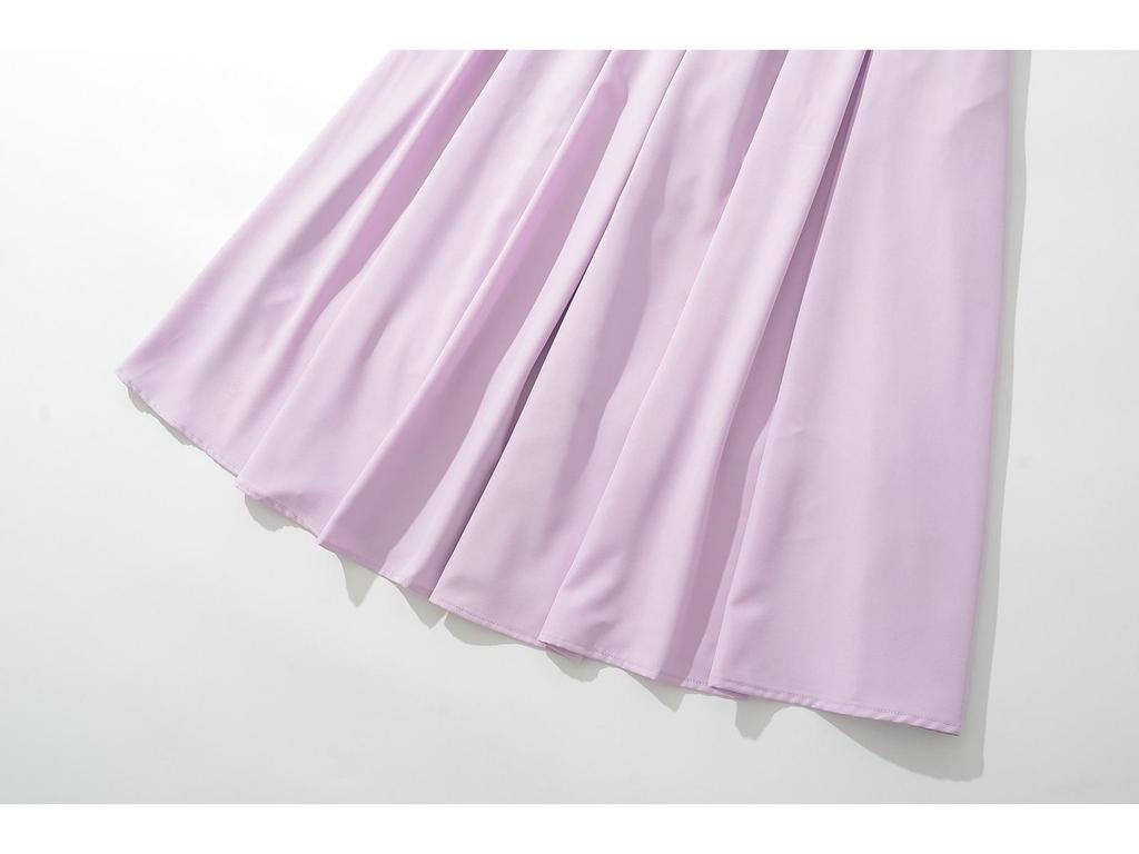 Платье в европейском и американском стиле с V-образным вырезом и открытой спиной — летний стиль 2024 года в стиле французской горячей девушки с талией «рыбьей костью» и плиссированной длинной юбкой