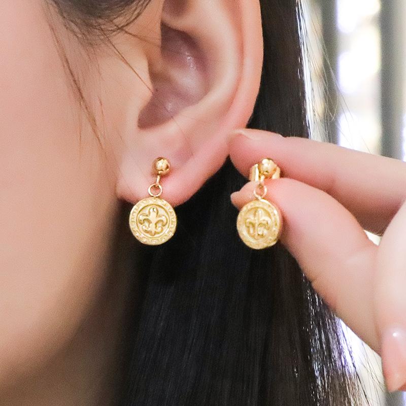 Маленький комплект сережек в стиле аромата, легкие роскошные серьги из титановой стали высокого класса, серьги в прошлом, новый стиль, темпераментные серьги