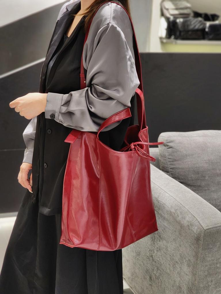 B-grid японская и корейская модная крутая сумка-тоут в ленивом стиле из натуральной кожи с высококачественным ощущением большой вместимости и ощущением расслабления для мягких поездок на работу