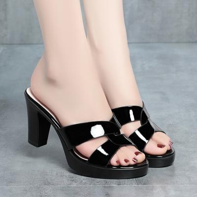 Лето Новая Мода Элегантная Лаковая Кожа Уличная Обувь Мягкая Подошва Шлепанцы для Женщин 2025 Босоножки на Высоком Каблуке с Открытым Носком