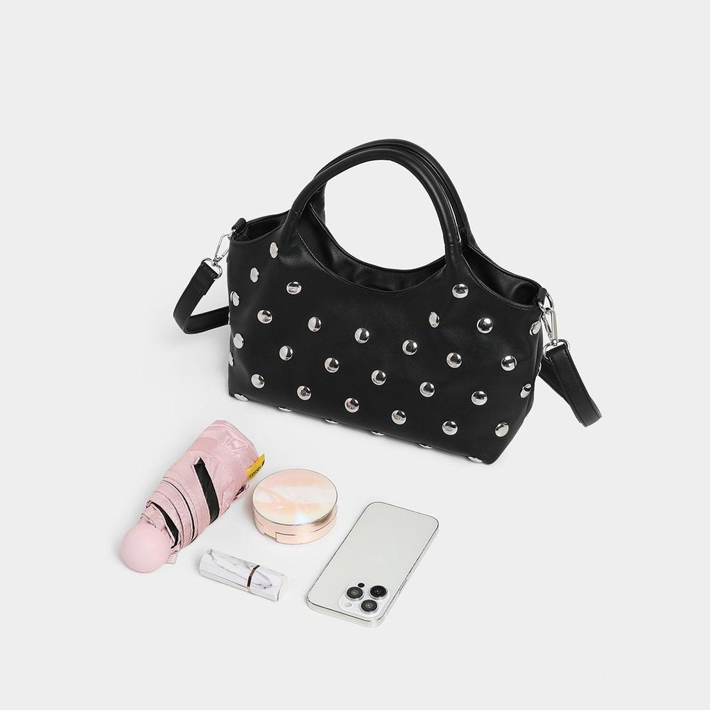 Трендовая минималистичная сумка на плечо с заклепками: Универсальная женская сумочка в винтажном стиле