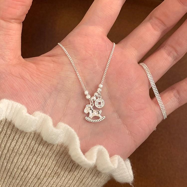 2026 год Лошади Качающаяся лошадка Ожерелье: Модная роскошная цепочка на ключицу с элегантным дизайном