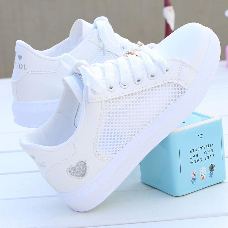 2024 Летняя женская обувь Новые нескользящие белые туфли для ходьбы Женская сетчатая поверхность с полыми повседневными сетчатыми поверхностями модные туфли для досок