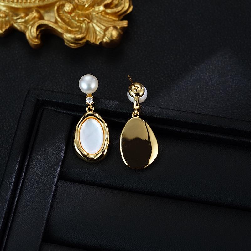 Серьги-подвески из серебра 925 пробы с натуральным перламутром и пресноводным жемчугом