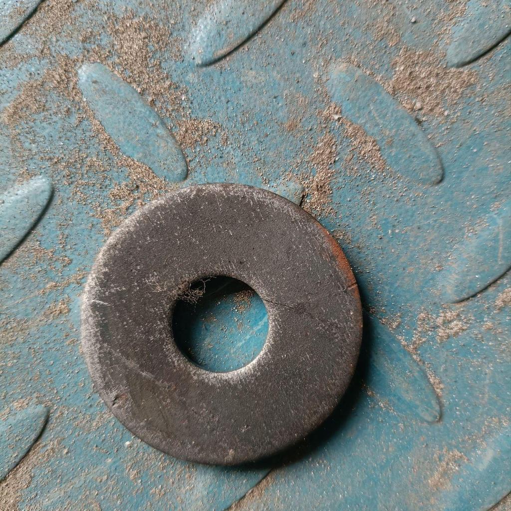 Крюковой болт M12-M18 с плоской шайбой и резиновым амортизатором для сит вибрационных грохотов