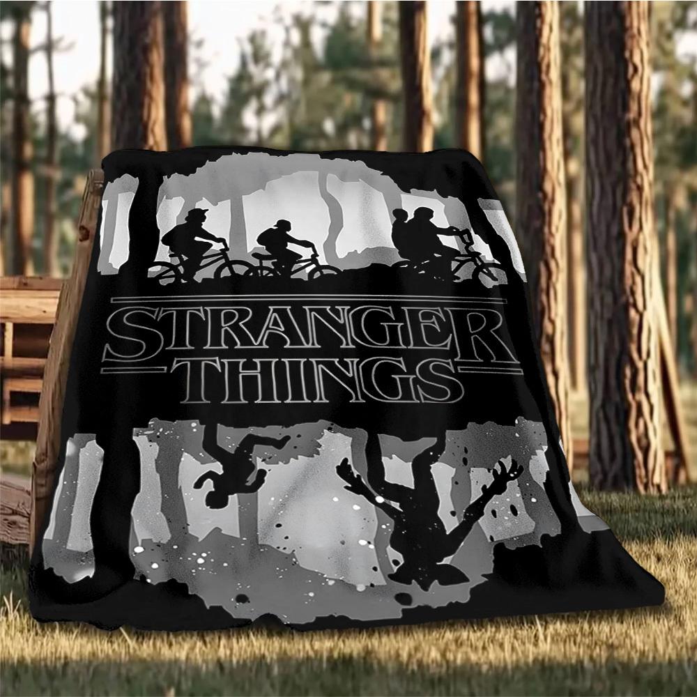 1 шт. Фланелевое одеяло Stranger Things для улицы, Уютное и теплое, Мягкое, Игривый дизайн, Для сна, Кемпинга,