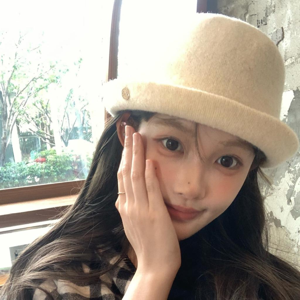 Qianjin wind wool blended top hat for women, elegant and fashionable in autumn and winter, showing a small and beautiful basin hat