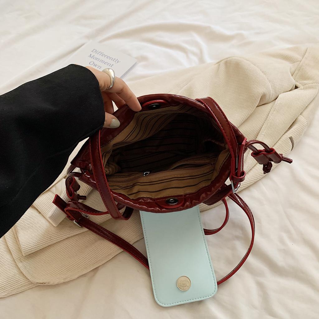 Модный тренд контрастная сумка в стиле ретро, новый нишевый дизайн, одно плечо, диагональная перекрещивающаяся сумка-ведро с завязками