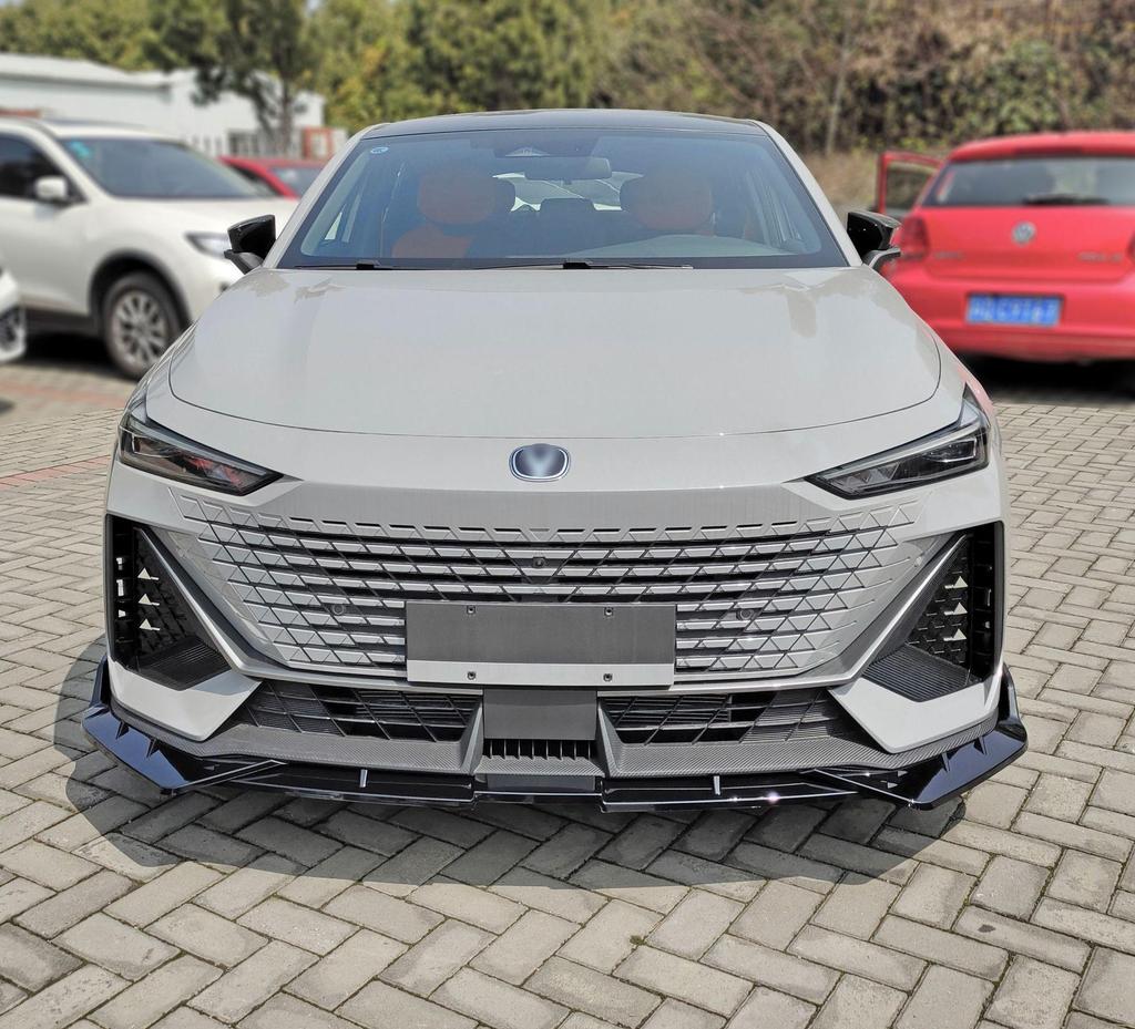 Комплект переднего сплиттера и заднего спойлера для Changan UNI-V 2022: Неразрушающая установка с защитой бампера