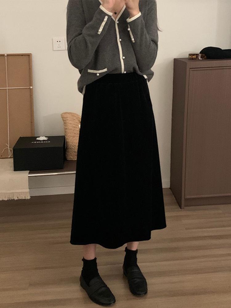 Plus Size Black Velvet A-line Skirt for Women - Spring/Autumn 2026 Collection: High Waist, Loose Fit, Mid-Length