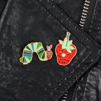 Брошь, булавка, мультяшная эмаль, красочные декоративные геометрические значки с воротником в виде клубники и лацканами для мужчин и женщин
