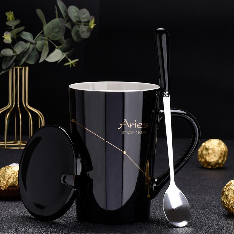 Керамические кружки 12 созвездий, креативные кружки с крышкой-ложкой, черная кружка, фарфоровая кружка со знаком зодиака, молоко, кофейная чашка, посуда для напитков, подарок для пар