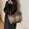 Шерстяная клетчатая сумка большой вместимости женская 2025 осень и зима новая сумка через плечо ретро текстура деловая сумка-ведро на плечо