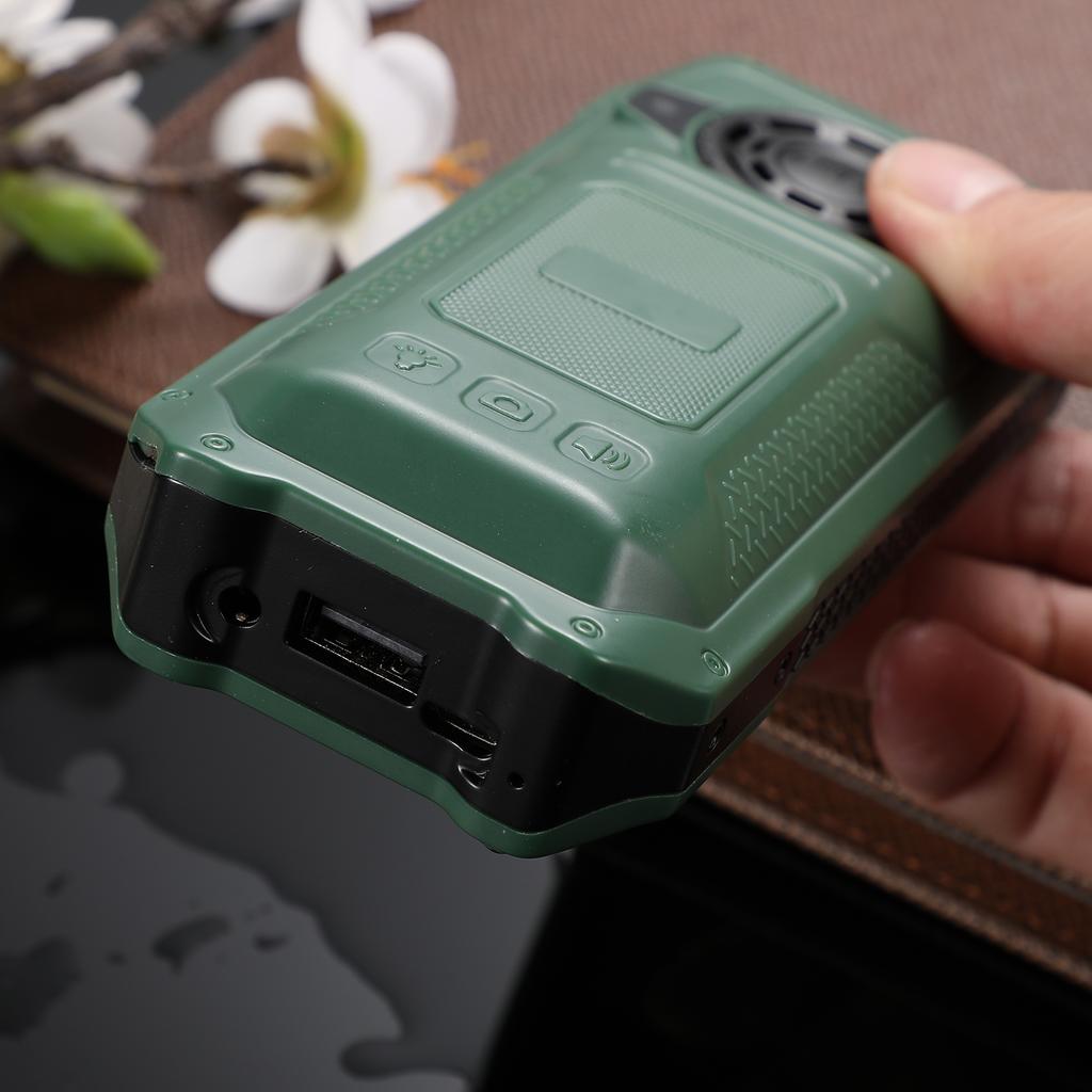 M6000 Кнопка мобильного телефона Экран 2,4 дюйма Большой динамик 2400 мАч Двойной фонарик Камера FM Четыре карты 2G Функциональный телефон