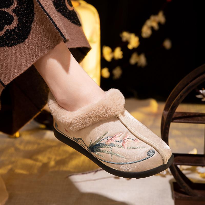 Womens Winter Moccasin Slippers Slip On Embroidered Loafers With Faux Fur Lined Indoor Outdoor House Shoes Warm Walking Sneakers Flats Shoes for Women