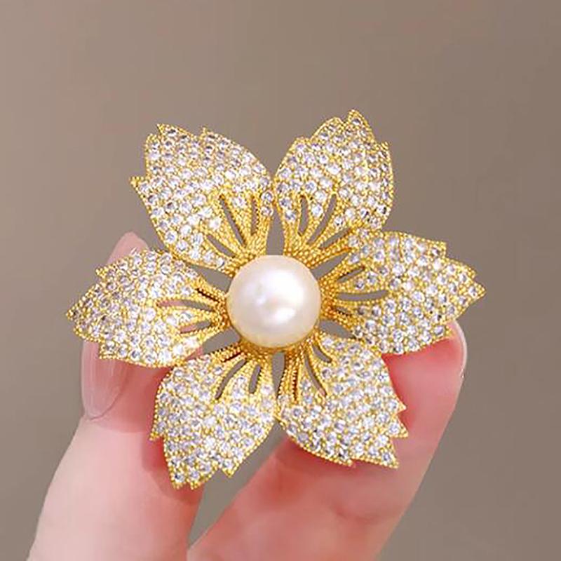Golden High-End Women'S Delicate Flowers, Sparkling S, Redbud Anti-Light Brooches