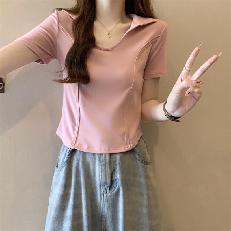 Женская летняя облегающая хлопковая футболка-поло с рисунком «рыбьи кости» и фирменным логотипом