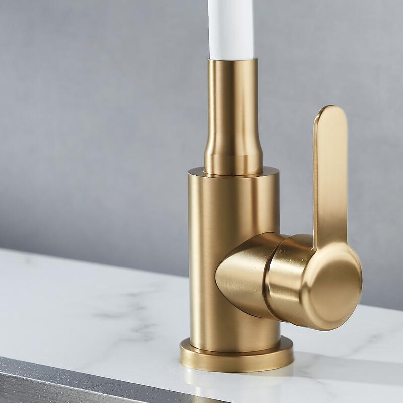 Кухонный смеситель из матовой нержавеющей стали с гибким зеленым шлангом