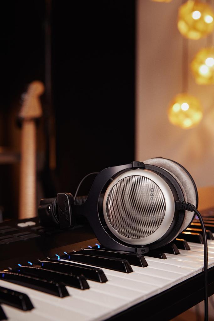 Beyerdynamic наушники накладные профессиональные DT 880 PRO полуоткрытые
