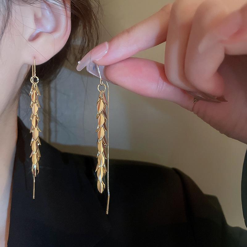 Серьги-подвески с геометрическим ажурным круглым кулоном 'Серебряная игла' в европейском и американском преувеличенном стиле для женщин.