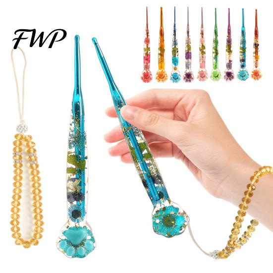 Knitting Tool Ergonomic Handle Floral Resin Crochet Hook, Dried Flower Clear Hand Sore Prevention Metal Head Hook with Beaded Wristlet for Arthritis