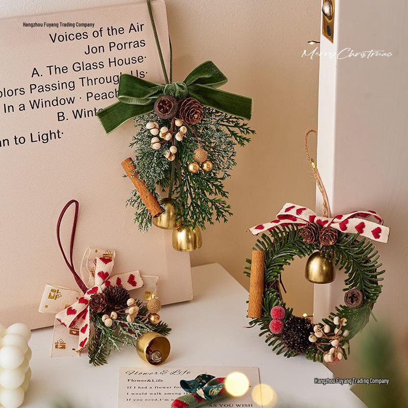 Праздничные украшения на Рождество и Новый год: Колокольчики, Венки, Украшения для елки и Подвески к Празднику Весны