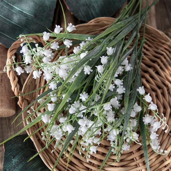 Привлекательный макет сцены из искусственной травы. Яркий вид.