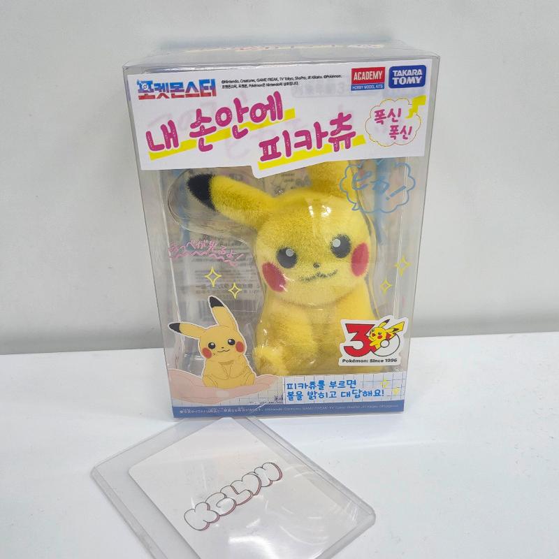 Takara Tomy Pokemon 30-летний юбилей Пикачу в моей руке Плюшевая игрушка Пикачу Moncolle