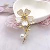 Imitation Shell Flower Brooch Women'S Luxury Pearl Pin Buckle Suit Coat Corsage Accessories