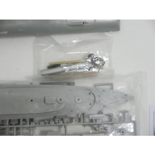 1/350 Chinese Navy Type 052A Destroyer Qingdao Motorized