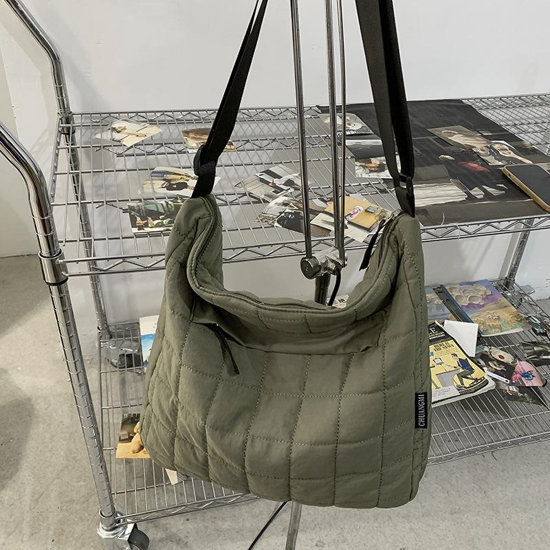 Cotton-Filled Tote Bag, Large-Capacity Cotton-Padded Shoulder Messenger Bag, Loose Feeling, Zipper, Autumn And Winter College Student Self-Study Bag