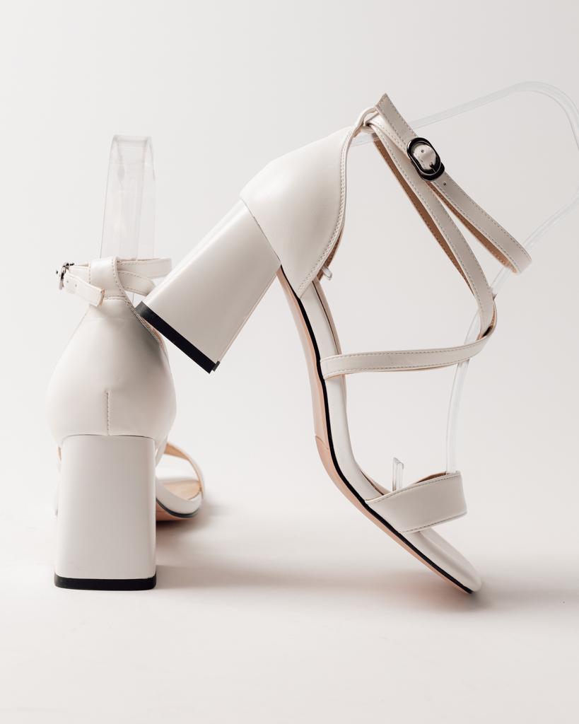 Босоножки на каблуке Aifоrmaria 42352179 36 белые кожа