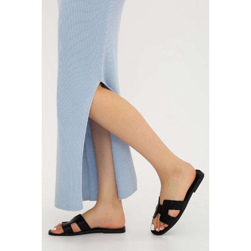 Желто-коричневые женские тапочки с открытой передней и боковой частью. Уличные и домашние тапочки.