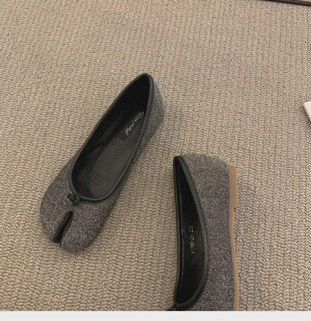 Женские красные туфли-лодочки с плоской подошвой и раздельным носком – весна/осень 2025 г.