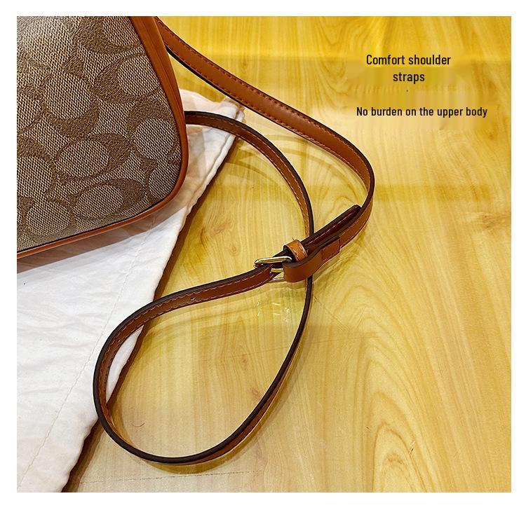 Женская классическая универсальная сумка-кроссбоди в форме полумесяца с принтом в виде цепи