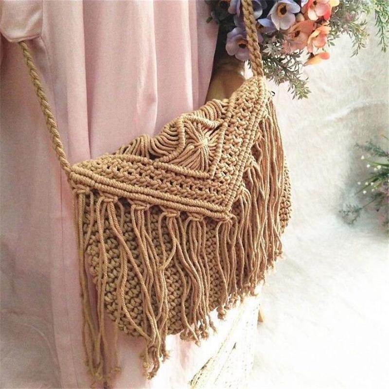 Шикарная женская сумочка с красивыми кисточками. размер сумки: 27 см * 2 см * 21 см