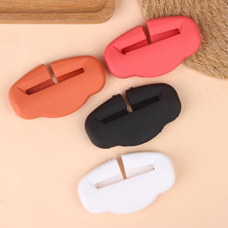 2 шт. Накладка на пряжку ремня безопасности Защита от царапин Резиновая защита пряжки автомобильного сиденья Защитная накладка-клипса Универсальная для внедорожника седана