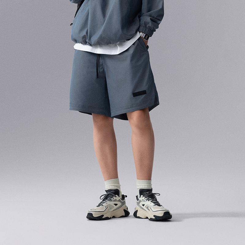 Li-Ning Спортивные шорты серии CF, однотонные, на шнуровке, водонепроницаемые, тканые, мужские, цветные, лазерные, AKSU643-1