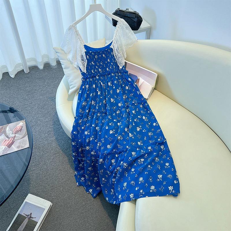 A Plus-size Women's Floral Dress with Lace Patchwork Is Designed To Cinch The Waist and Make One Look Slimmer In Summer