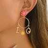 Ветер женские серьги нишевые новые английский алфавит дизайн цветка капающие серьги универсальные серьги женщины