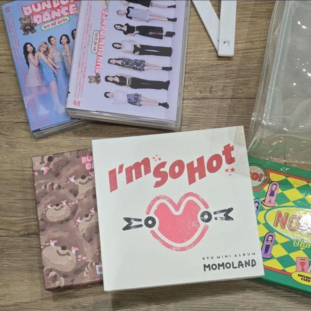 [USED] MOMOLAND Various Goods Set