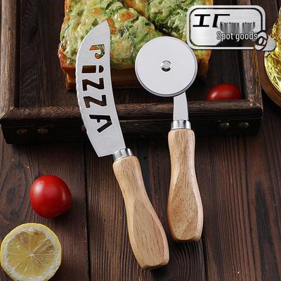 Набор инструментов для выпечки в наличии: Ножи для сыра, пиццы, серрейторные и роликовые с дубовой ручкой и бытовое колесо для пиццы.