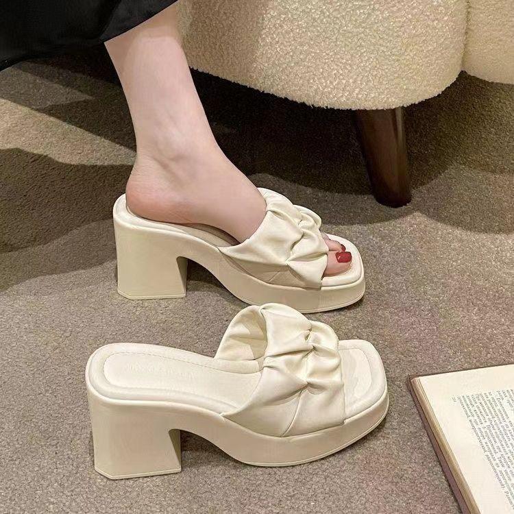 2025 Summer New Internet Celebrity Explosion Thick-soled Thick Heeled Cool Slippers Women's Waterproof Table Versatile One-word High Heels