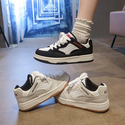 Универсальные простые кеды женские 2025 лето новые маленькие белые туфли женские дышащие модные нишевые на толстой подошве повседневные женские туфли