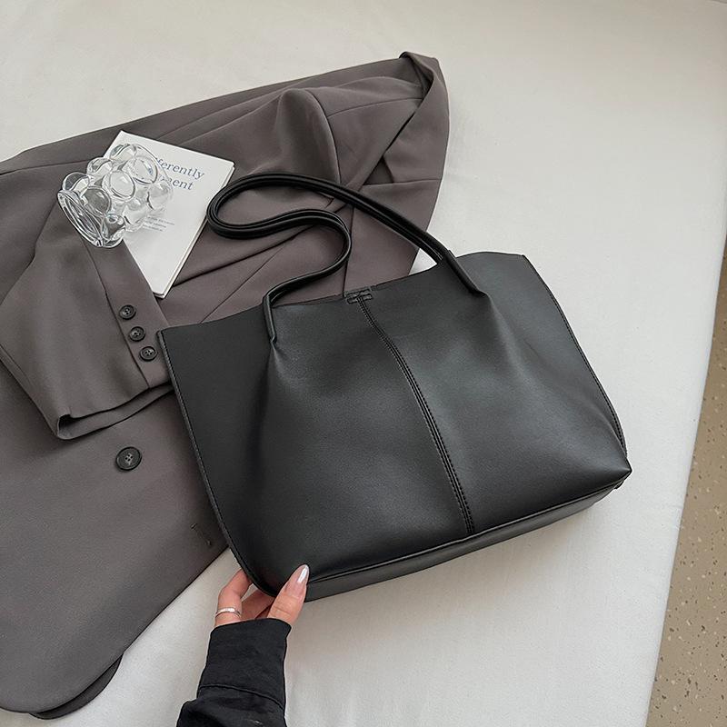 Ретро сумка женская большой вместимости 2025 новая осенне-зимняя универсальная на плечо подмышку повседневная рабочая сумка-тоут для поездок
